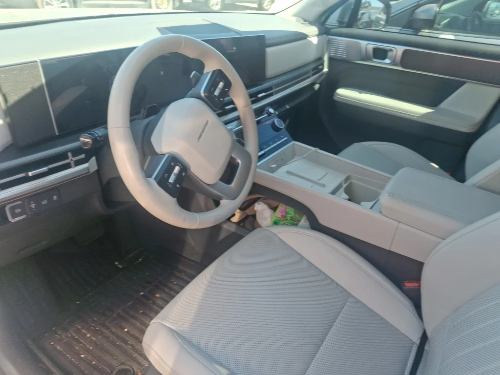 Used 2024 Shimmering Silver Hyundai SEL image 4