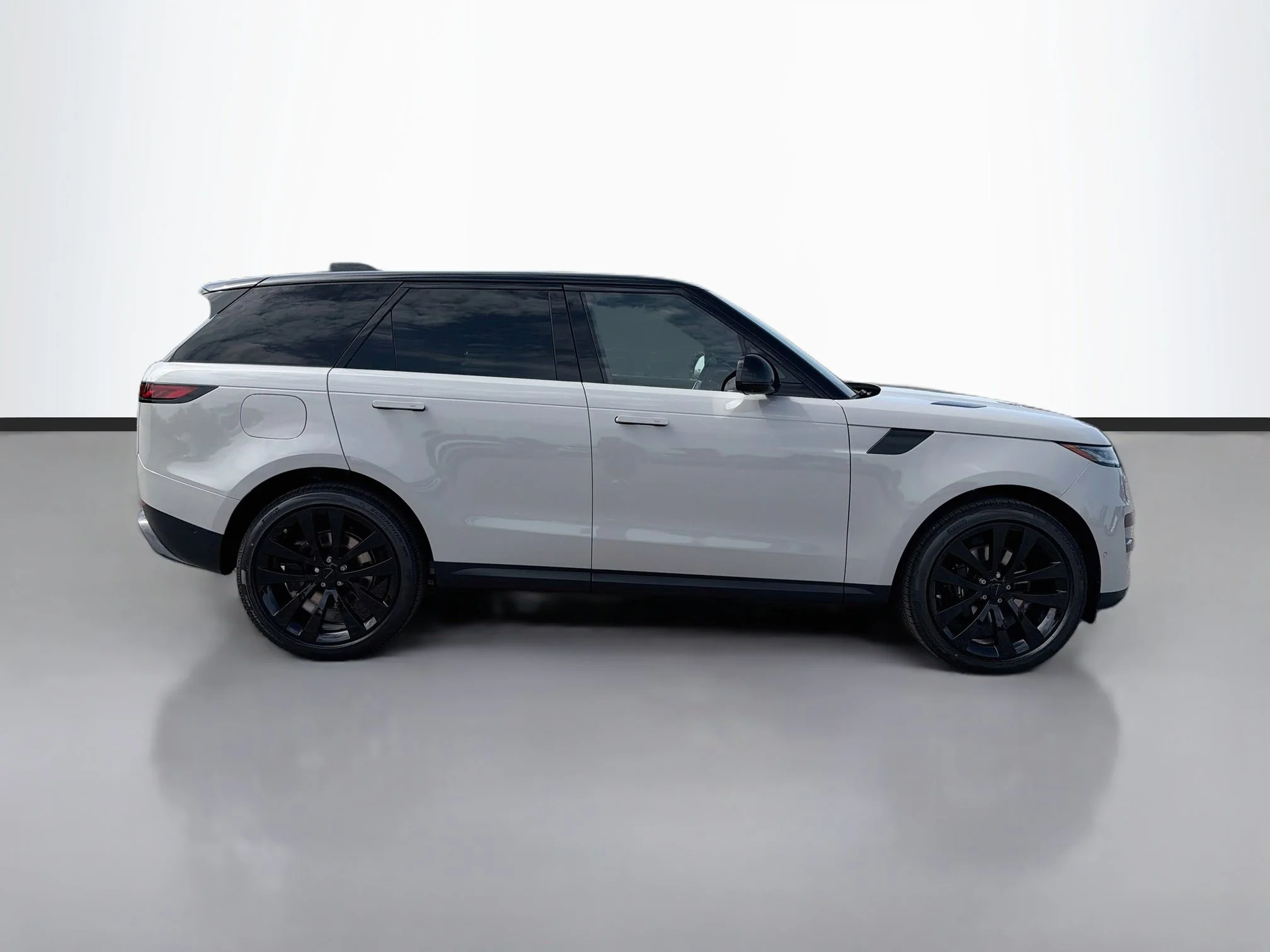 New 2026 Borasco Grey Land Rover SE image 6