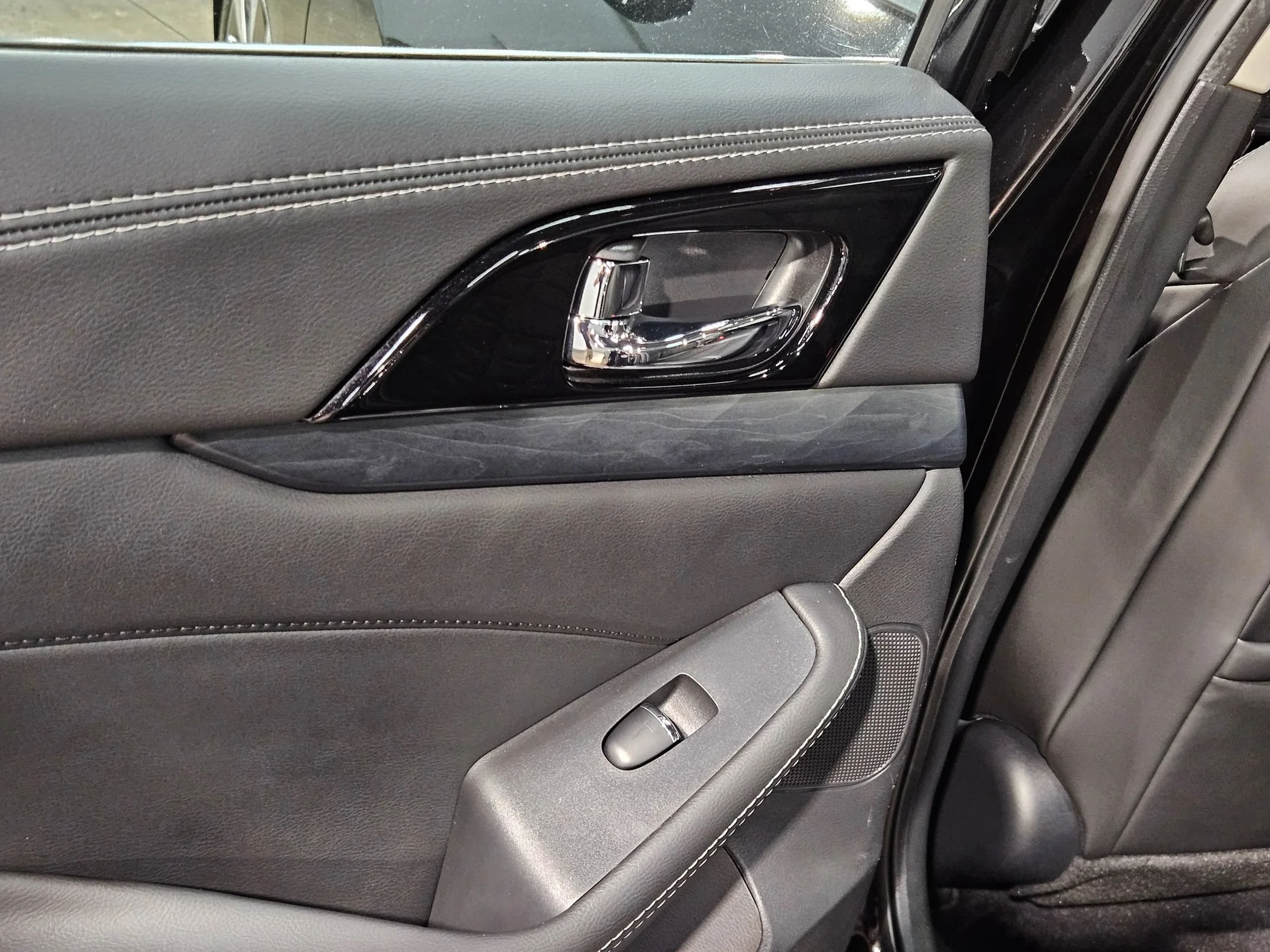 Used 2020 Super Black Nissan Platinum image 35