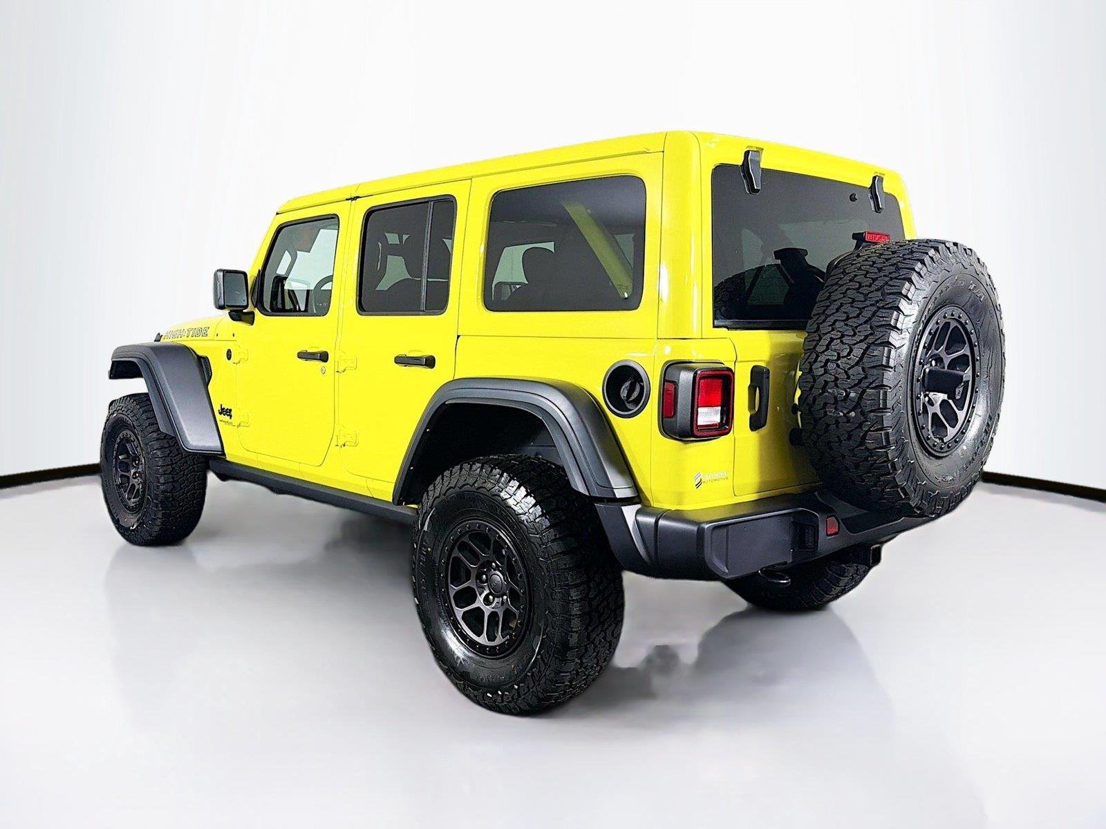 Used 2022  Jeep Unlimited High Tide image 9