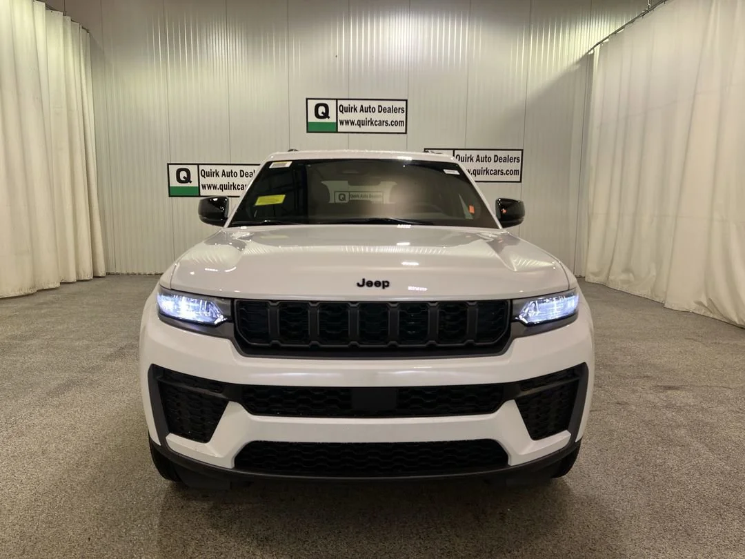 2026 Jeep Grand Cherokee Laredo - Photo 2