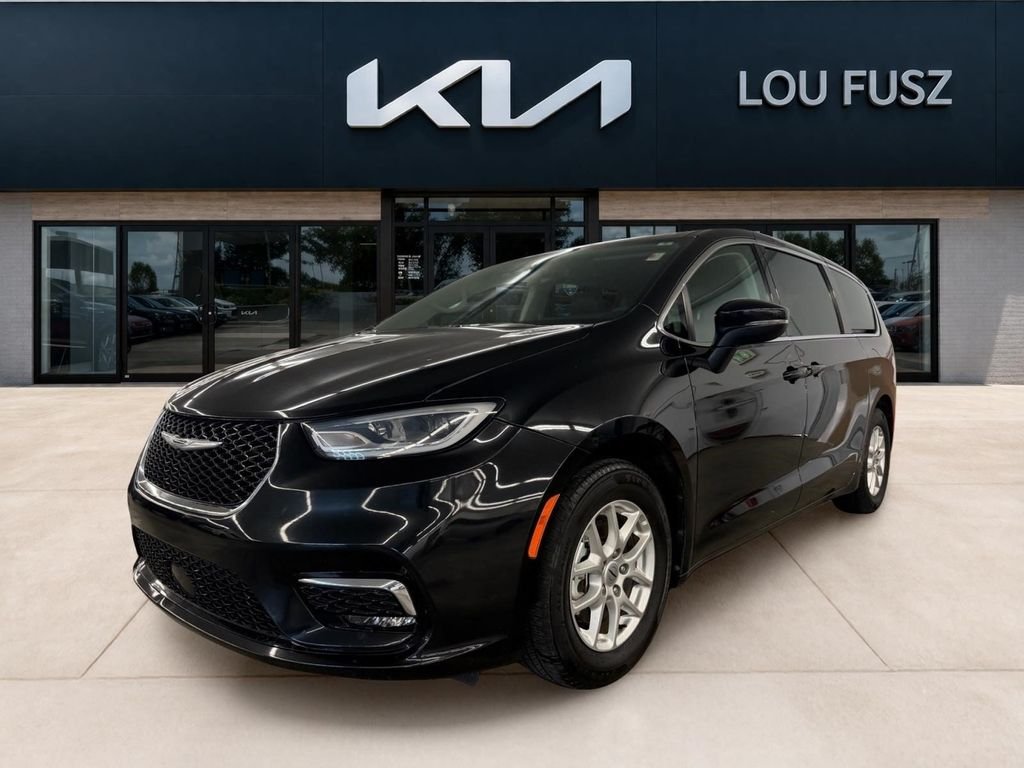Used 2023 Black Chrysler Touring L image 1