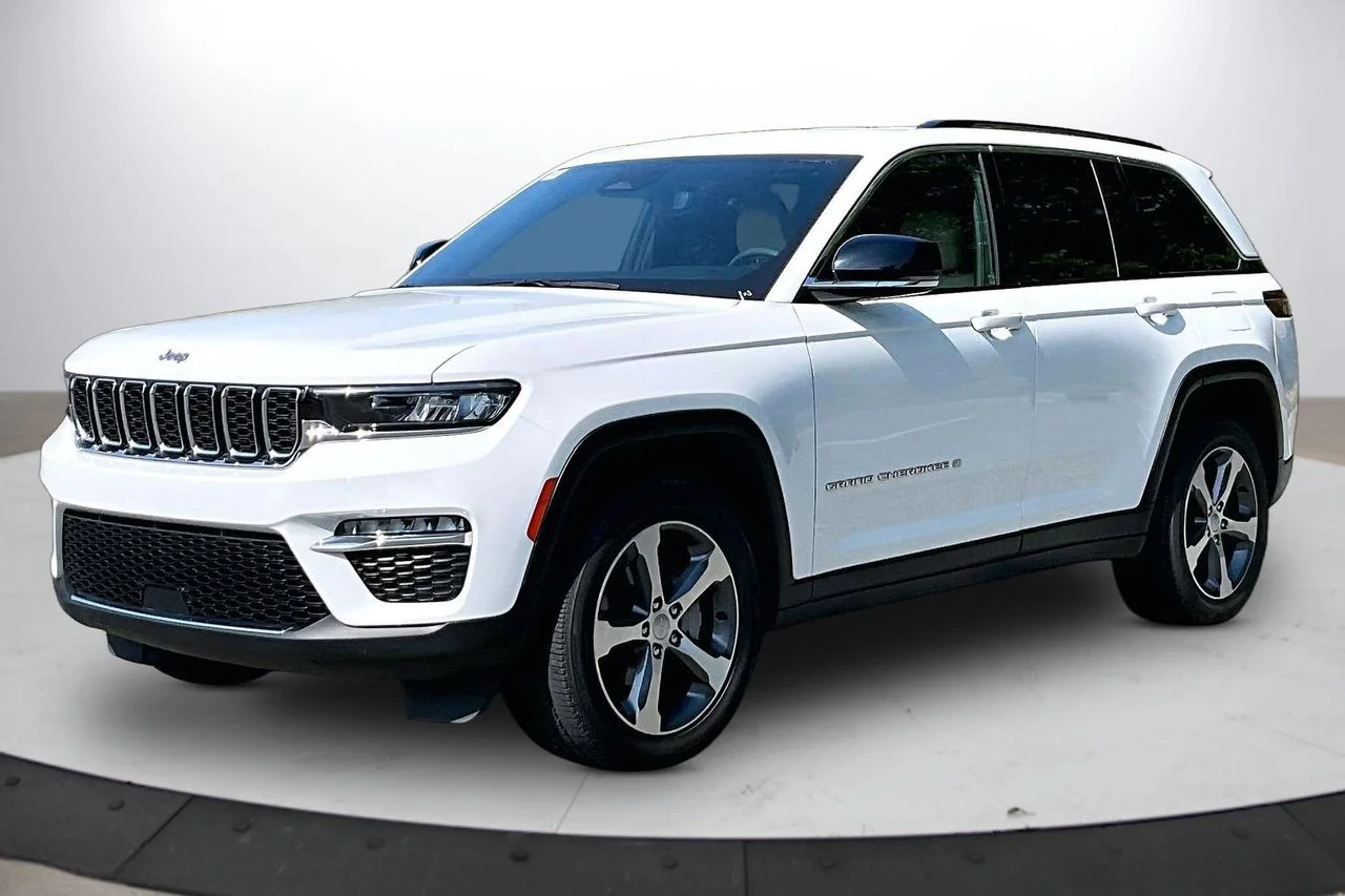 Certified Used 2023 White Jeep Limited image 4