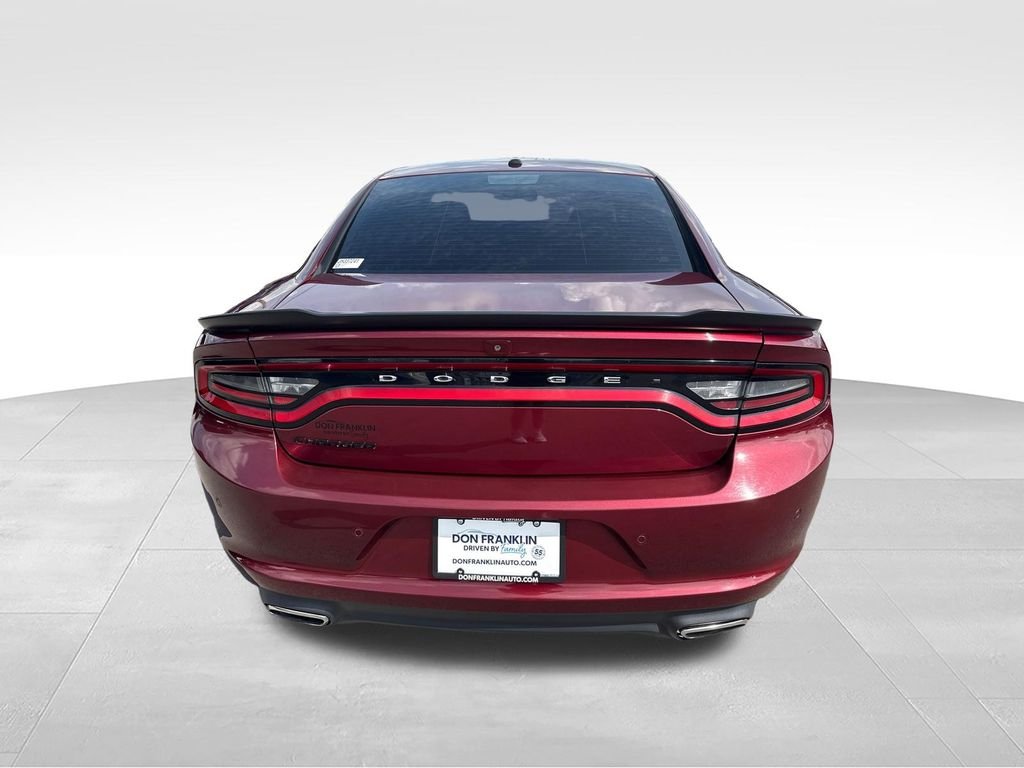 Used 2018 Red Dodge SXT image 4