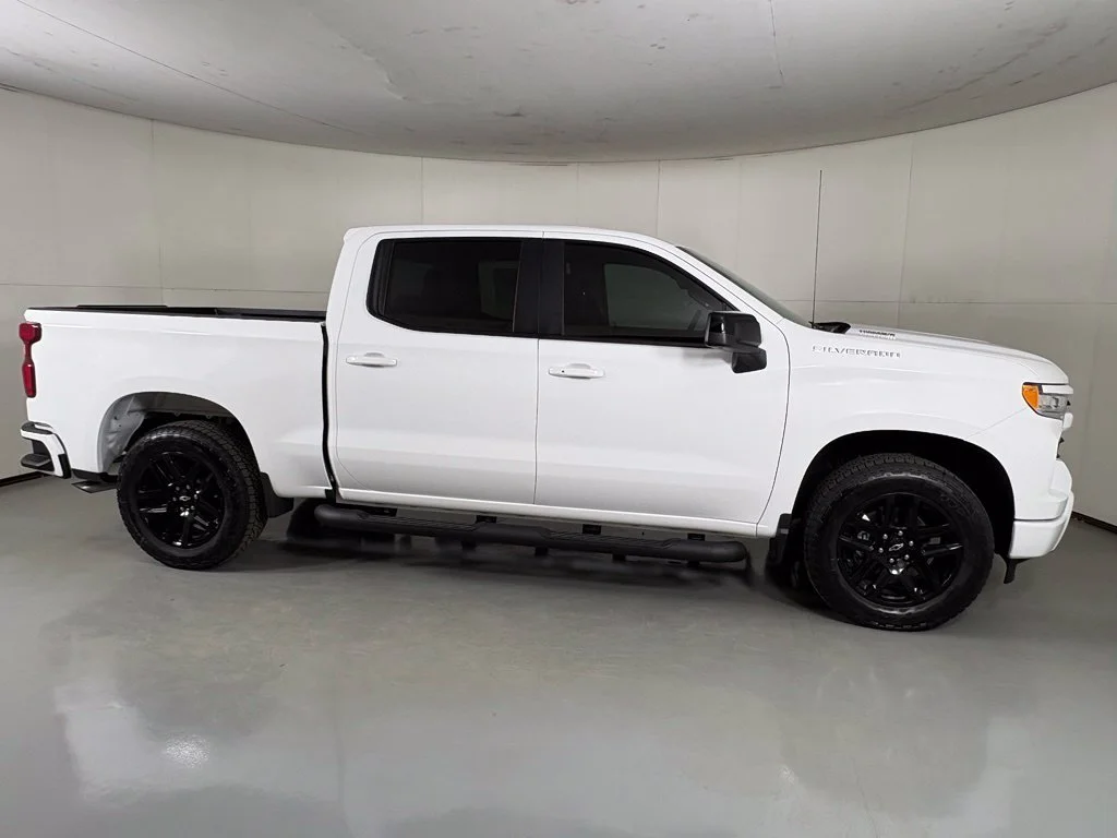 New 2026 Summit White Chevrolet RST image 10