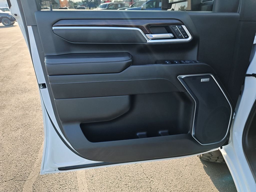Used 2025 White GMC SLT image 12