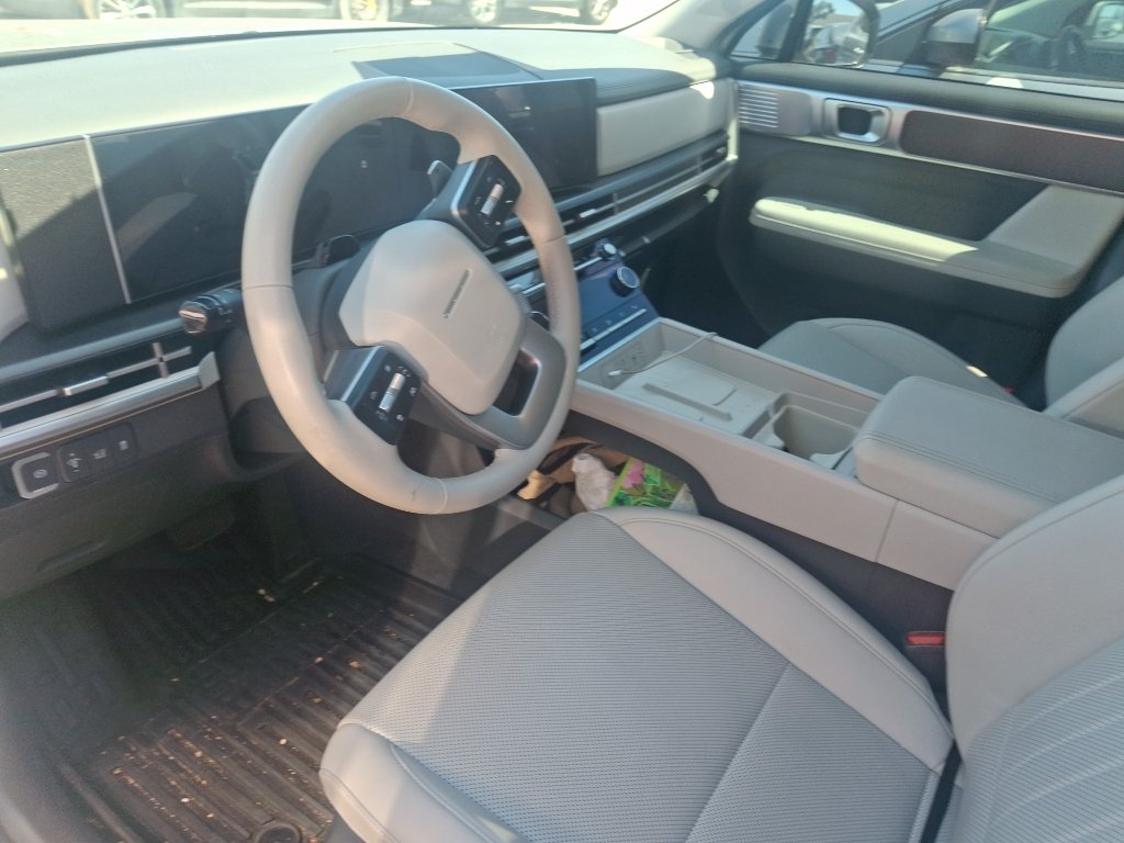 Used 2024 Shimmering Silver Hyundai SEL image 4