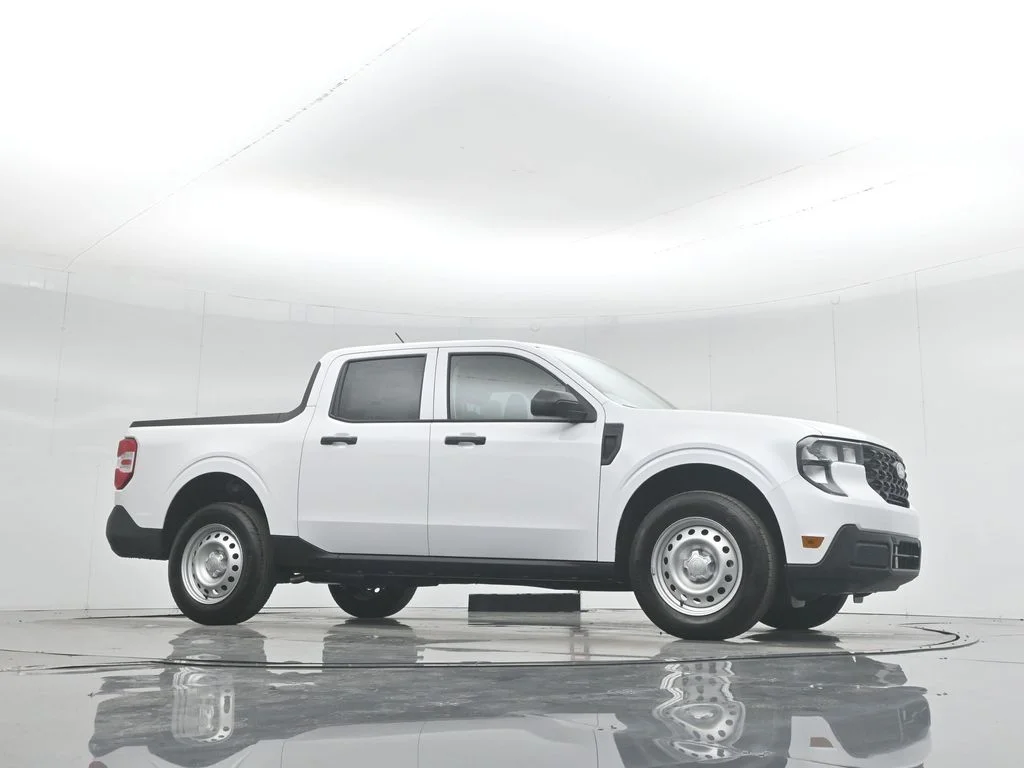 New 2026 Oxford White Ford XL image 3