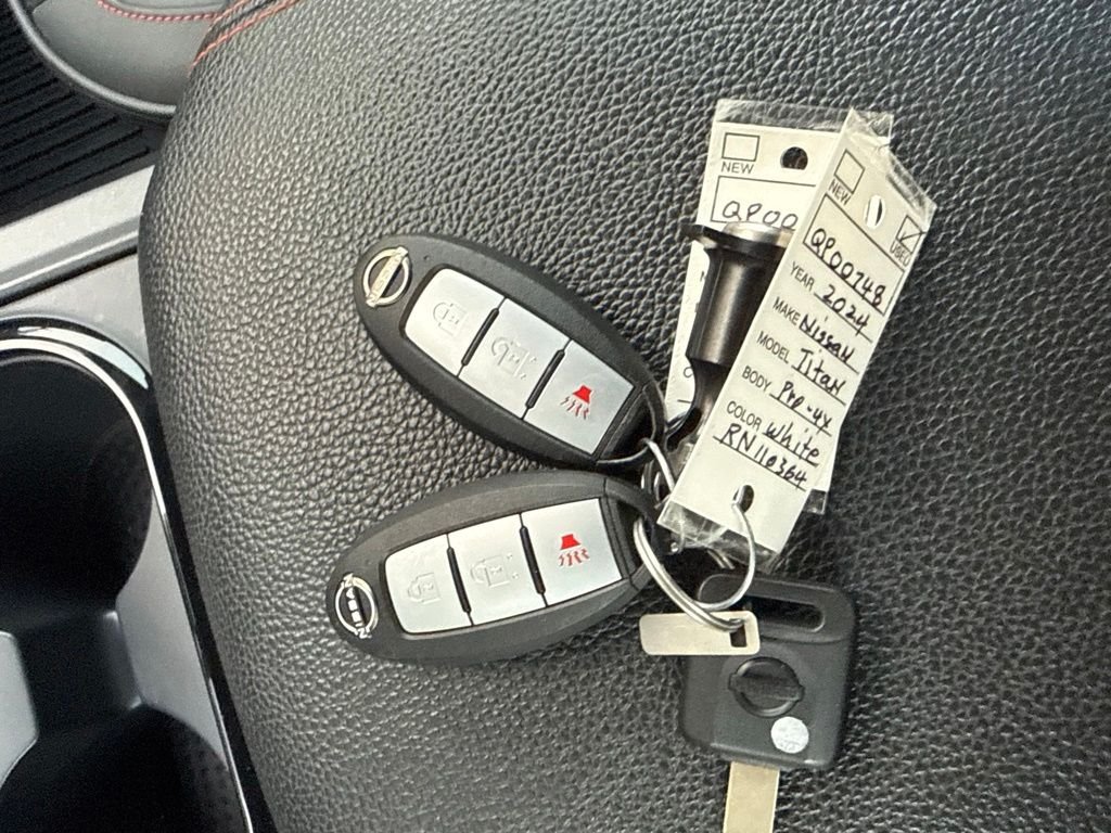 Used 2024 White Nissan PRO-4X image 25