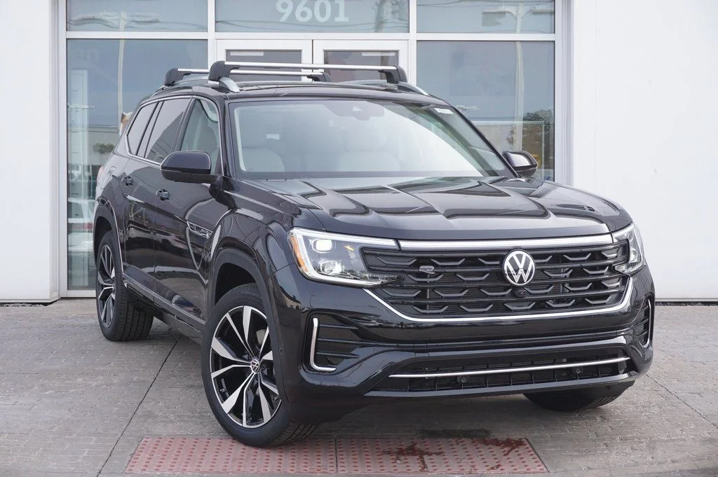New 2026 Deep Black Volkswagen 2.0T SEL Premium R-Line image 4