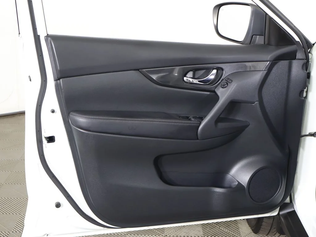 Used 2017 White Nissan SV image 19