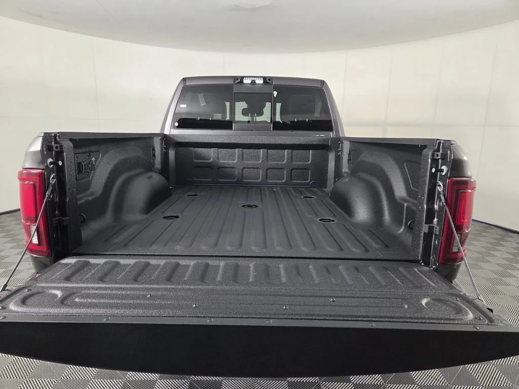 New 2026 Granite Crystal Metallic Clear-Coat Exterior Paint RAM Laramie image 20