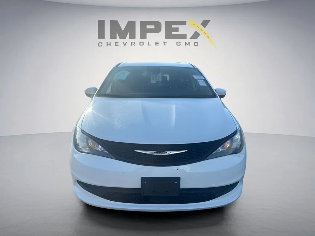 Used 2023 White Chrysler LX image 8