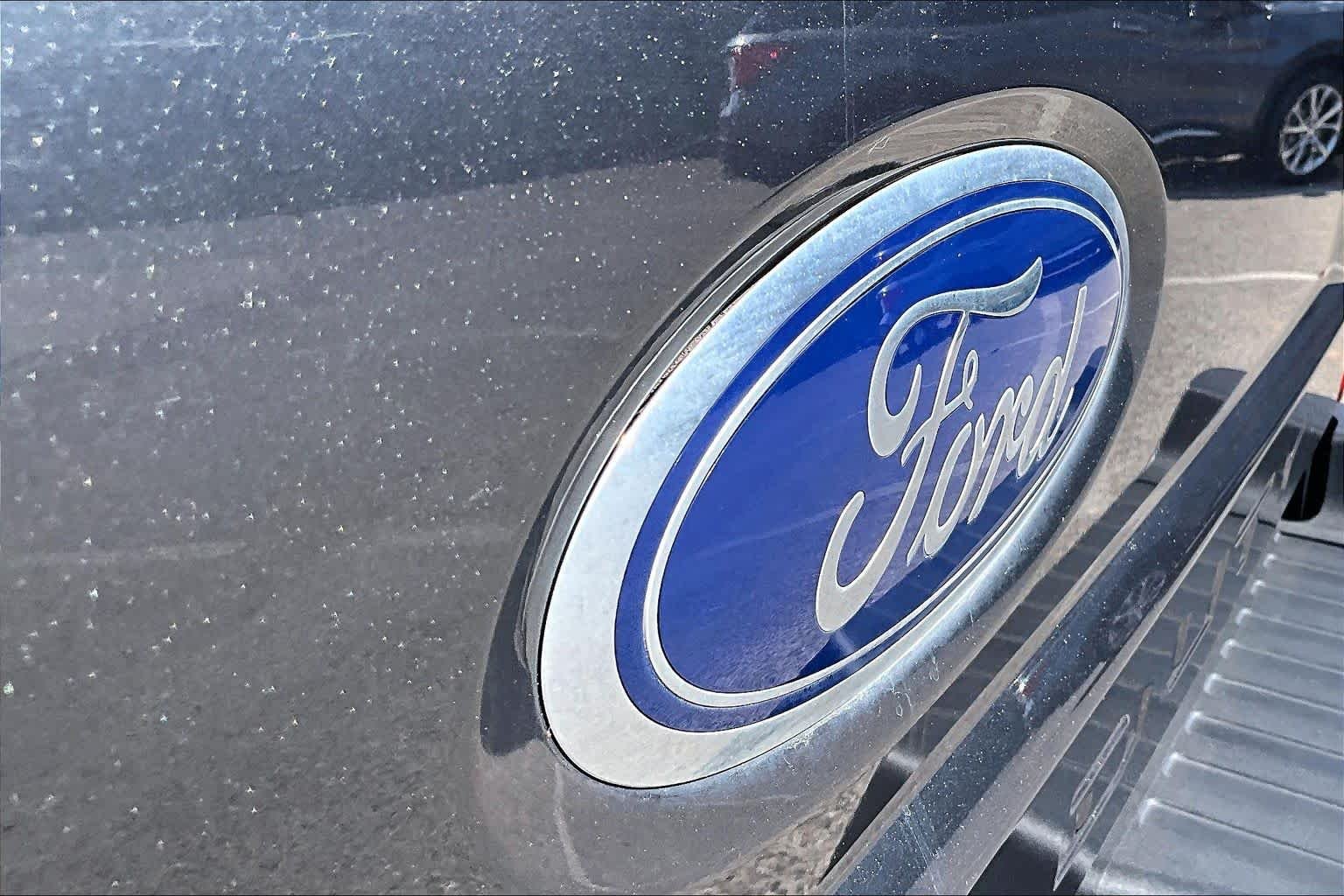 Used 2019 Magnetic Ford LARIAT image 31