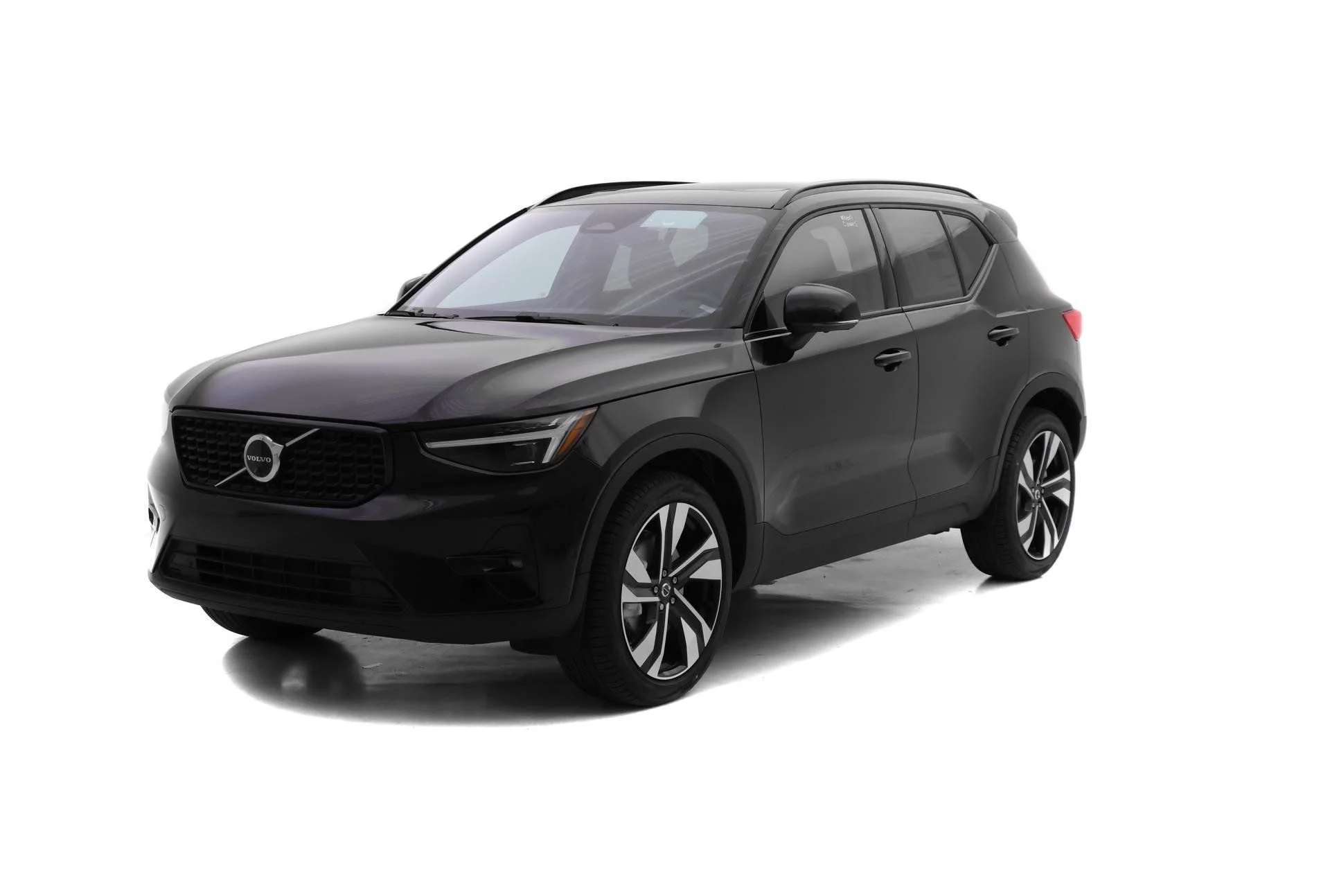 2025 Volvo XC40 B5 Plus Dark AWD's photo