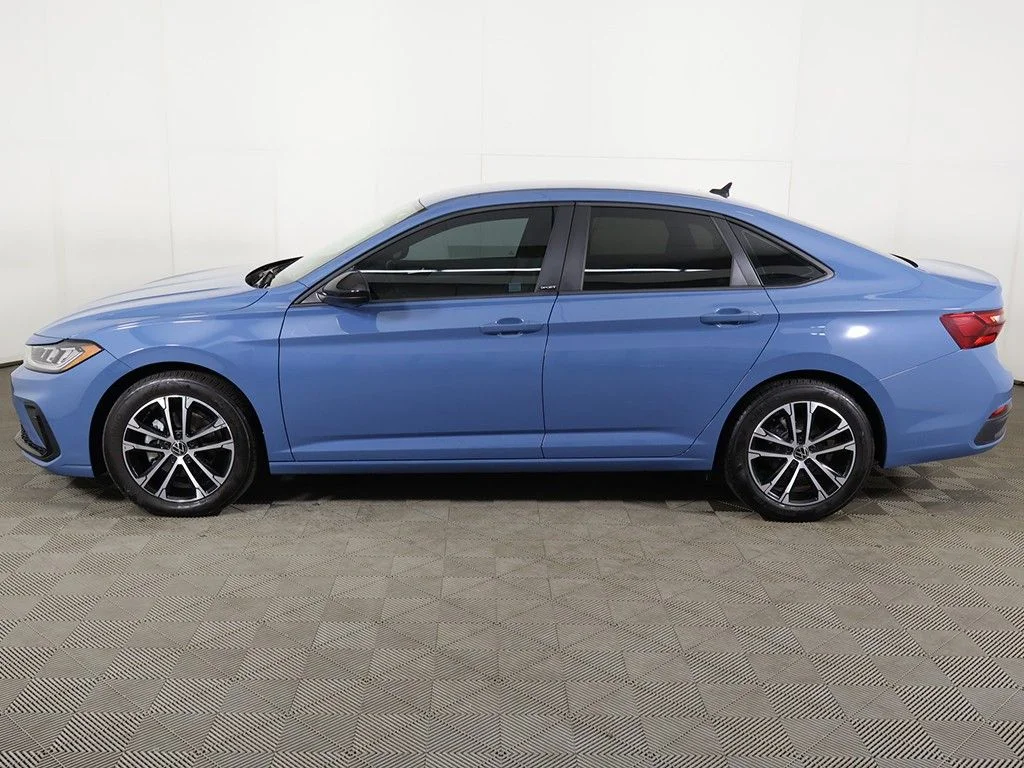Used 2025 Blue Volkswagen 1.5T Sport image 16