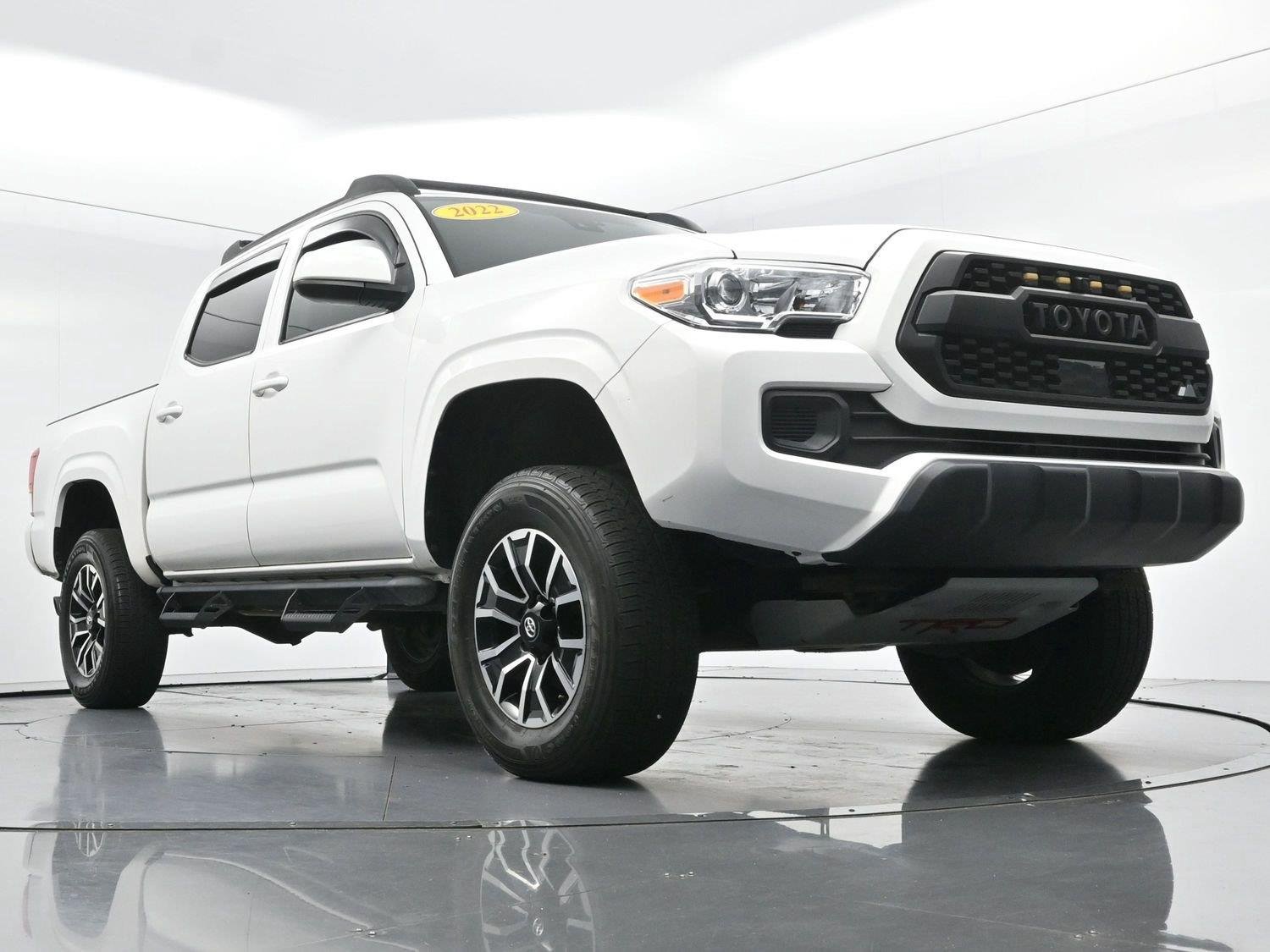 Used 2022 White Toyota SR V6 image 46