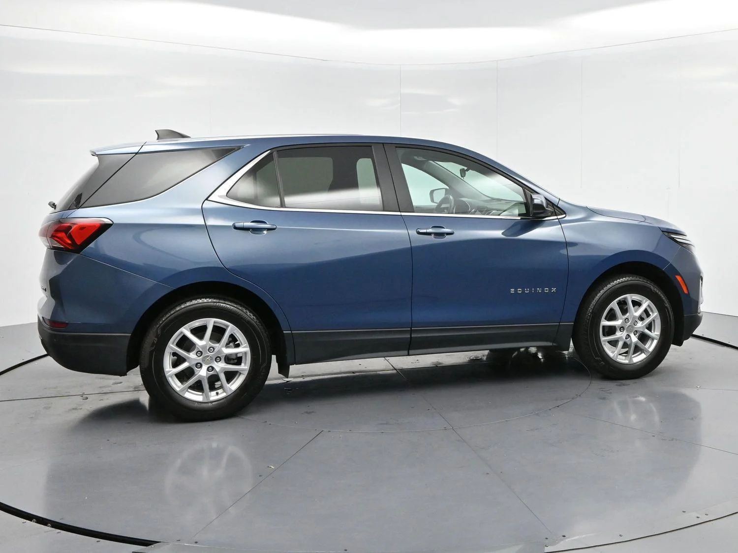 Used 2024 Lakeshore Blue Metallic Chevrolet LT image 8
