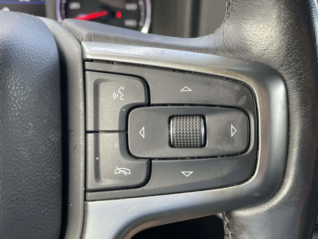 Used 2021 SILVER ICE METALLIC Chevrolet LT image 31