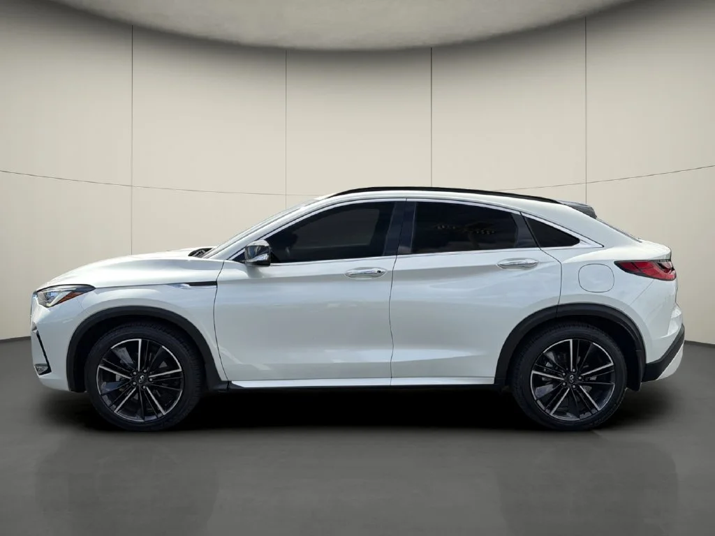 Used 2023 White INFINITI LUXE image 4