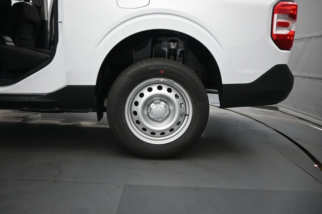 New 2026 Oxford White Ford XLT image 18