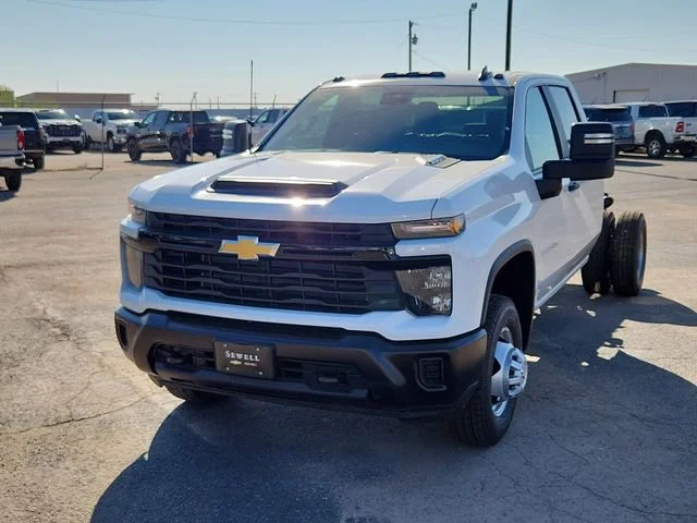 2025 Chevrolet Silverado HD WT 4WD Crew Cab 171.5" WB's photo
