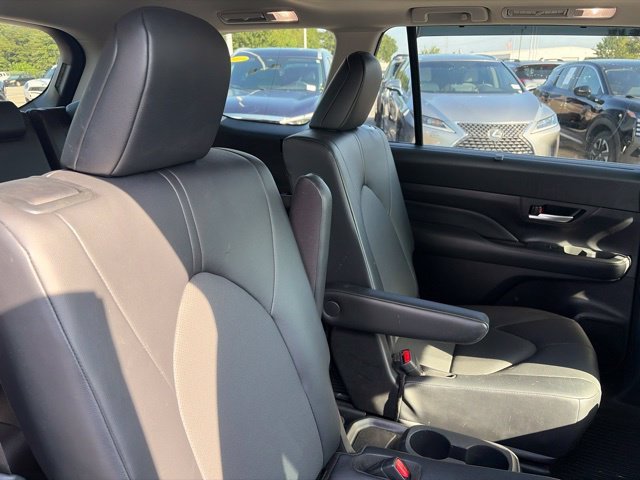 Used 2024 Silver Toyota XLE image 17