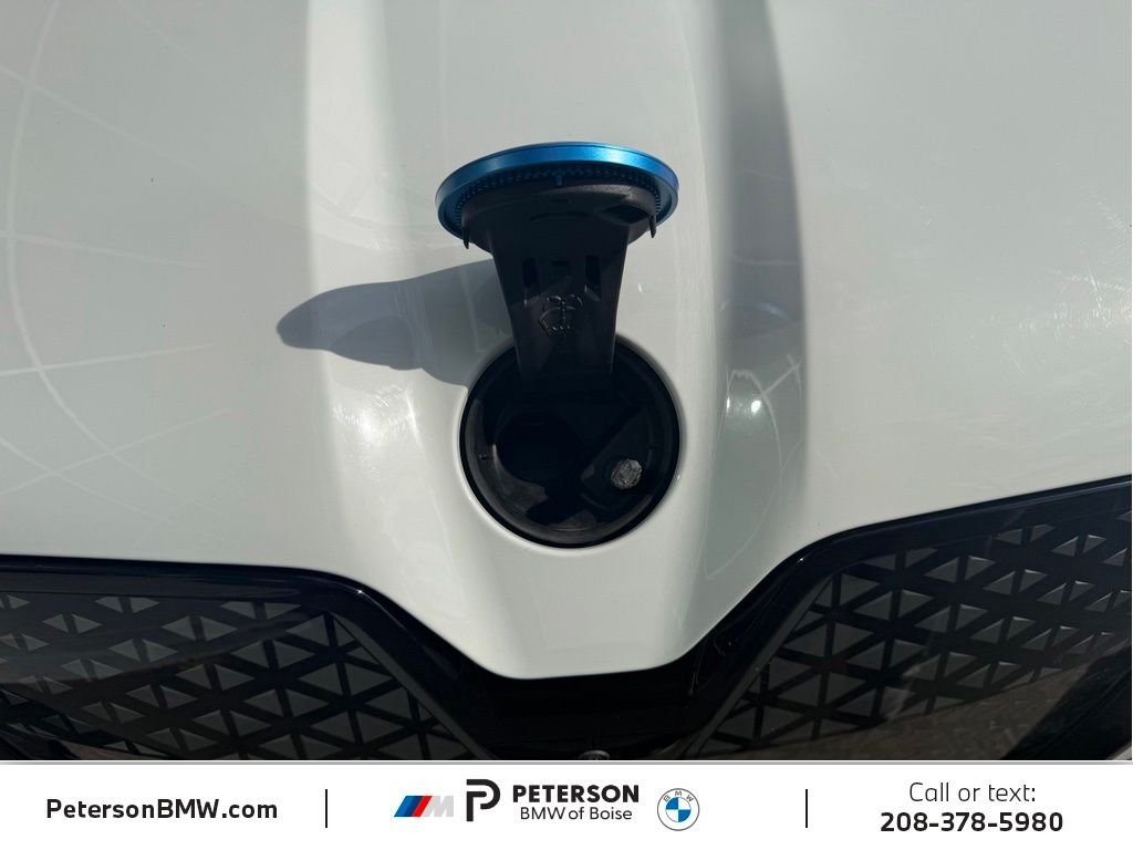 Used 2024 White BMW xDrive50 image 35