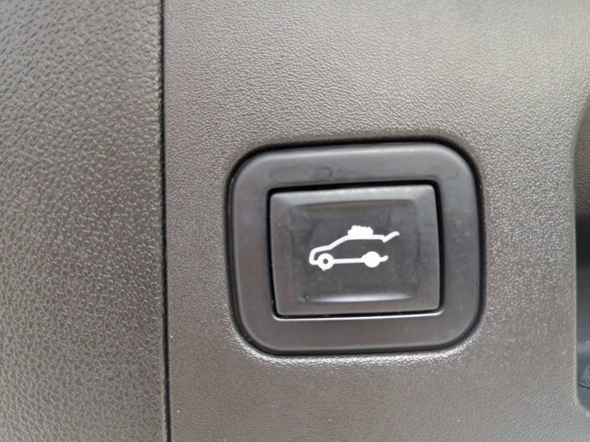 Used 2022 Mary Kay Pearl Tri-Coat Cadillac FWD Premium Luxury image 17