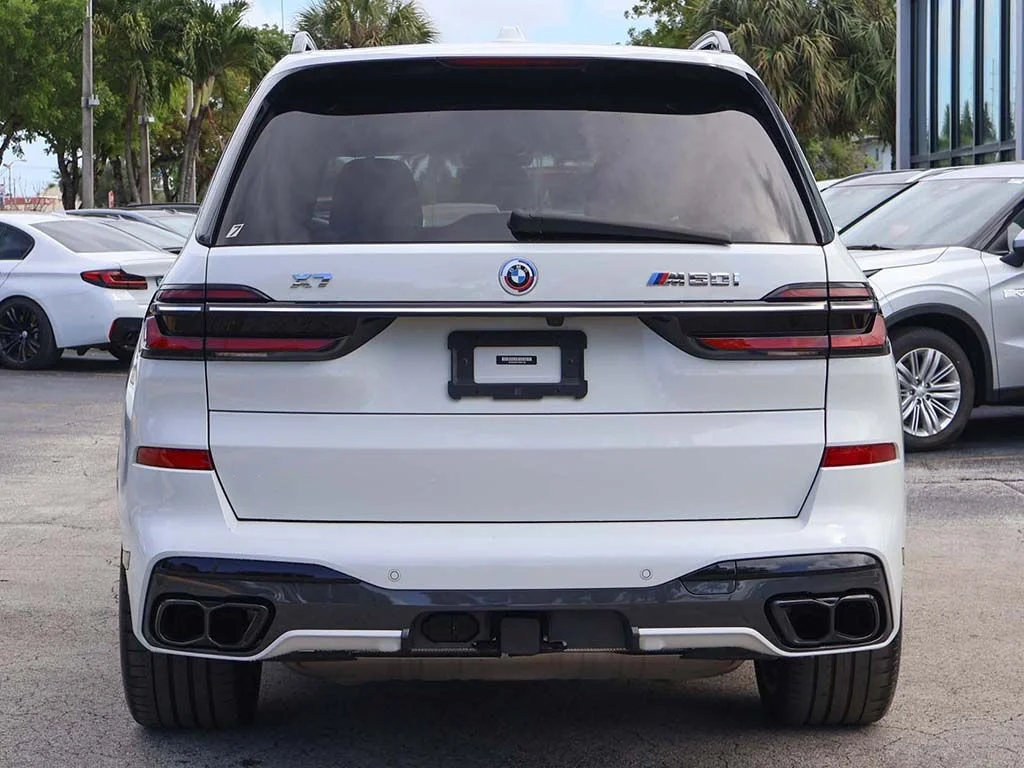 Used 2023 White BMW M60i image 15