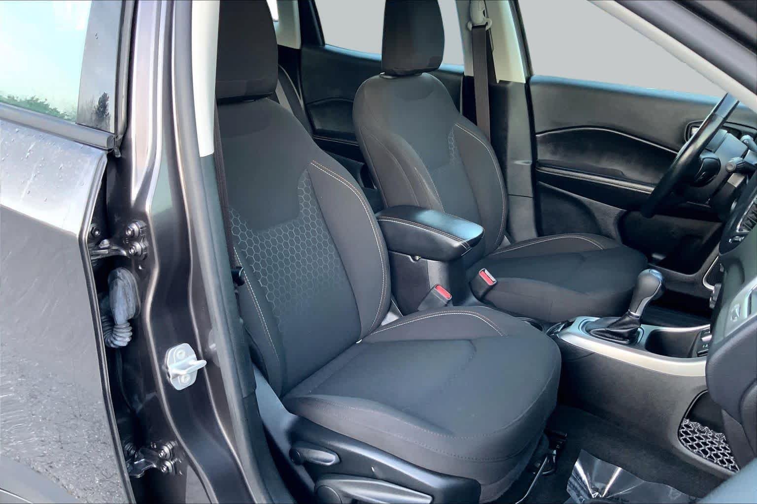 Used 2021 Granite Crystal Metallic Clearcoat Jeep Sport image 9