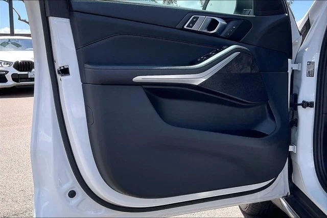 Certified Used 2024 Mineral White Metallic BMW xDrive40i image 21
