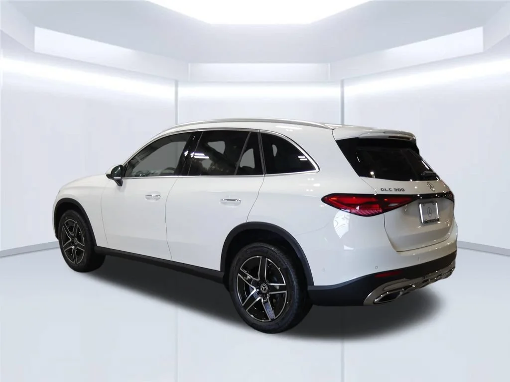 New 2026 Polar White Mercedes-Benz GLC 300 image 3