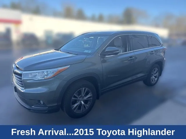 Used 2015 Green Toyota XLE V6 image 1