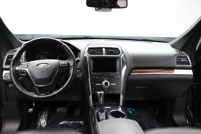 Used 2018 Gray Ford Platinum image 15
