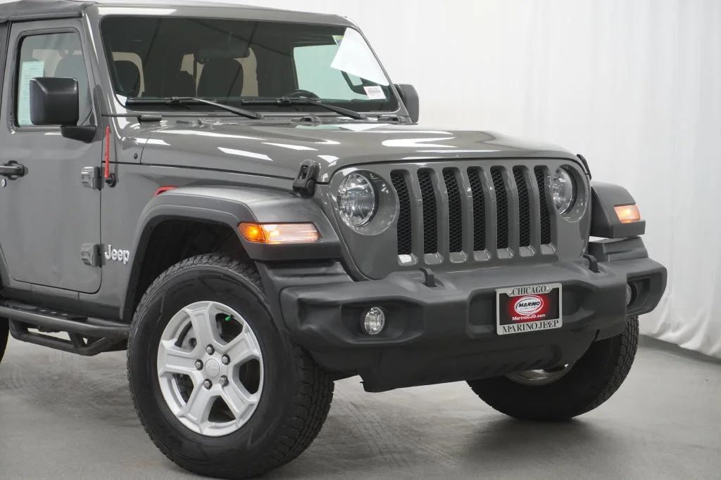 Used 2019 Gray Jeep Sport S image 7
