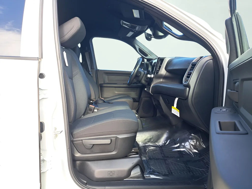 New 2026 Bright White Clearcoat RAM Tradesman image 16