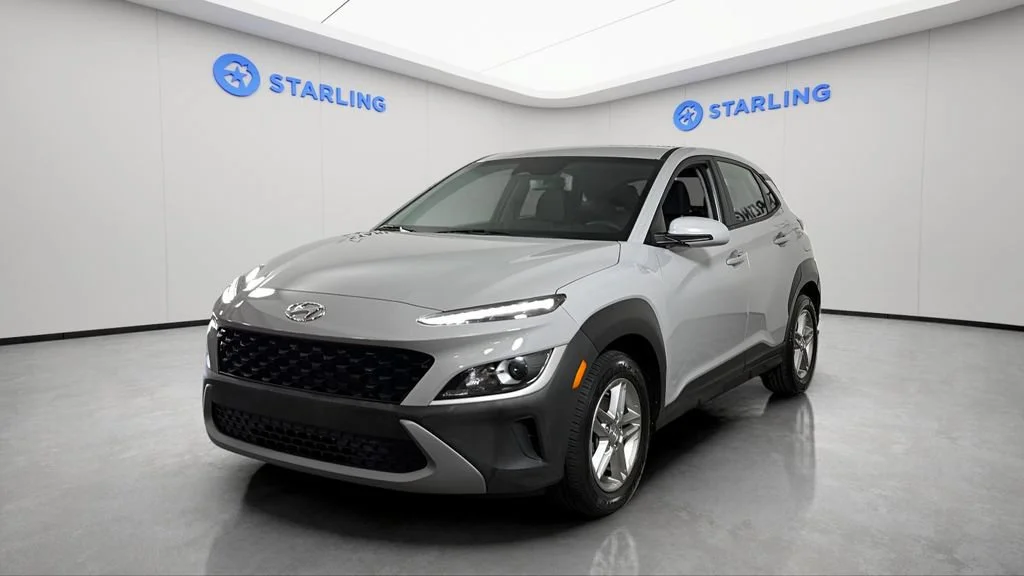 Used 2022 Silver Hyundai SE image 16