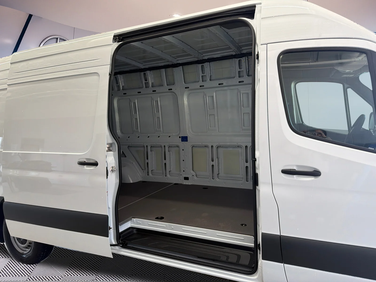 Used 2026 White Mercedes-Benz 2500 High Roof I4 Diesel 170" image 28