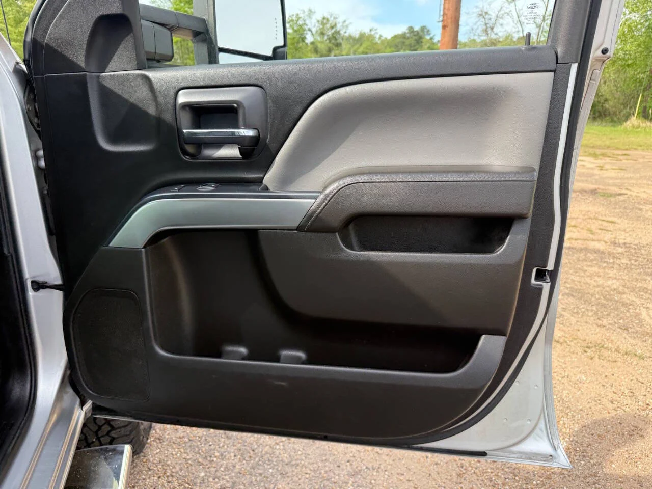 Used 2016 Silver Chevrolet LT 4x2 4dr Crew Cab SB image 24