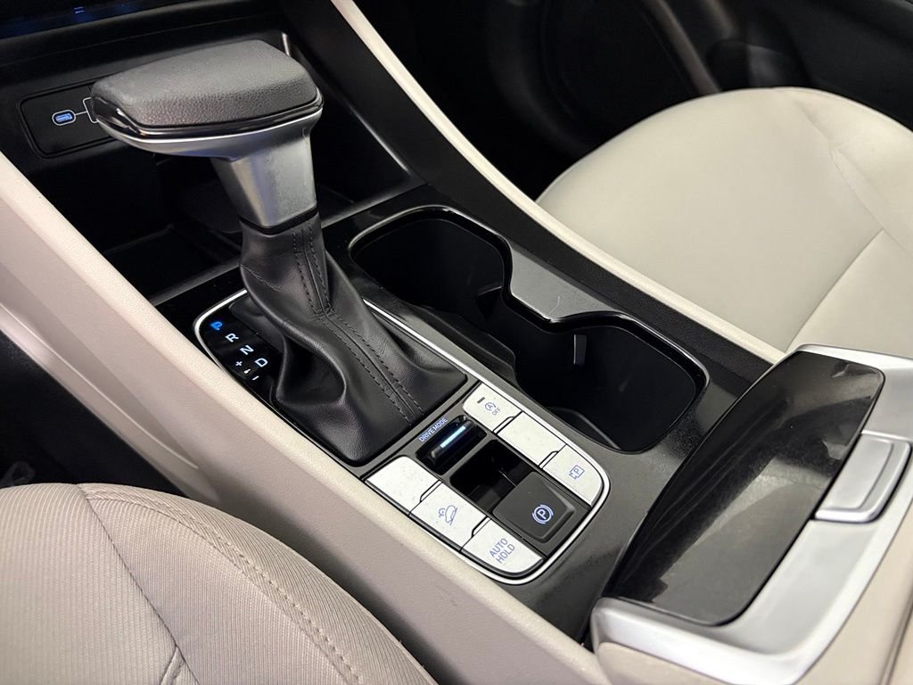 Used 2025 Silver Hyundai SEL image 31