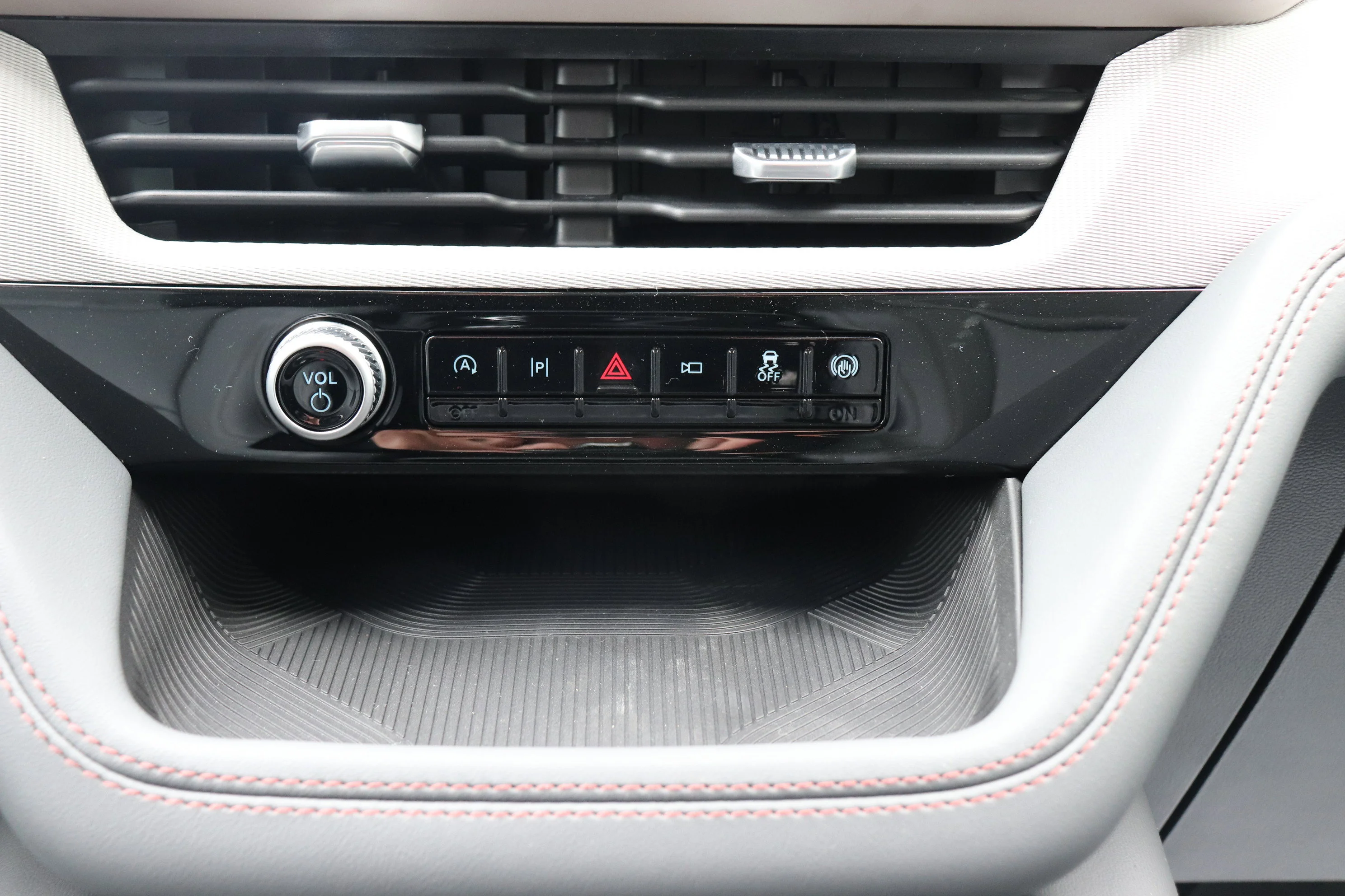 New 2026 AGATE BLACK Ford Active w/200A Pkg image 19