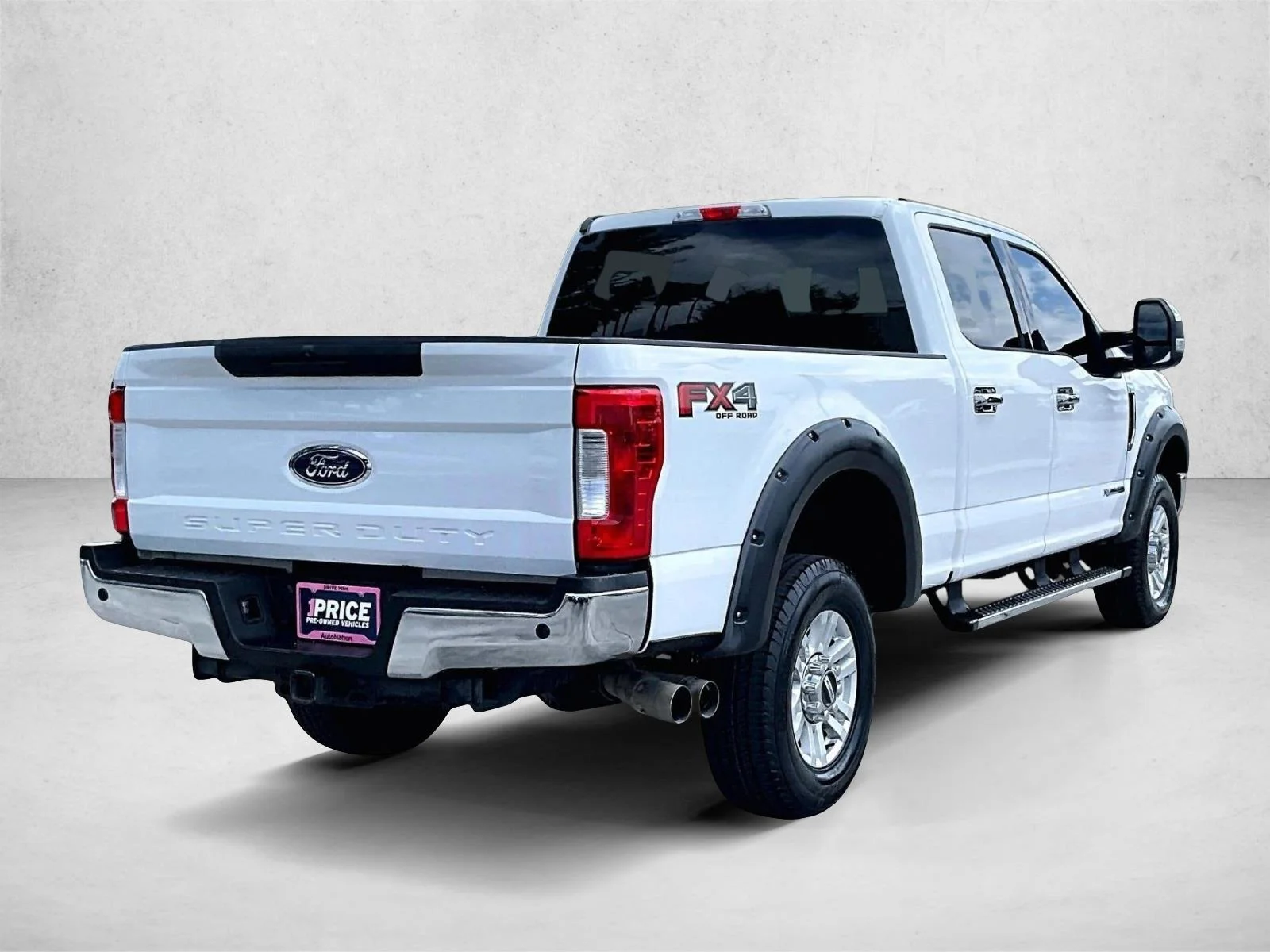 Used 2017 Oxford White Ford XLT image 2