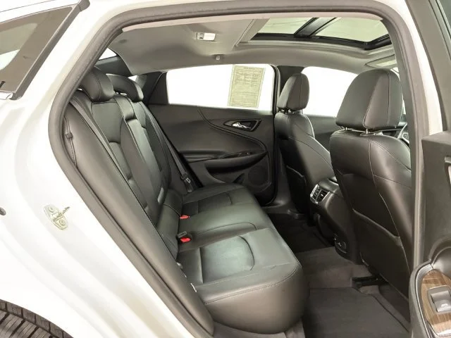 Certified Used 2018 IRIDESCENT PEARL TRICOAT Chevrolet Premier image 16