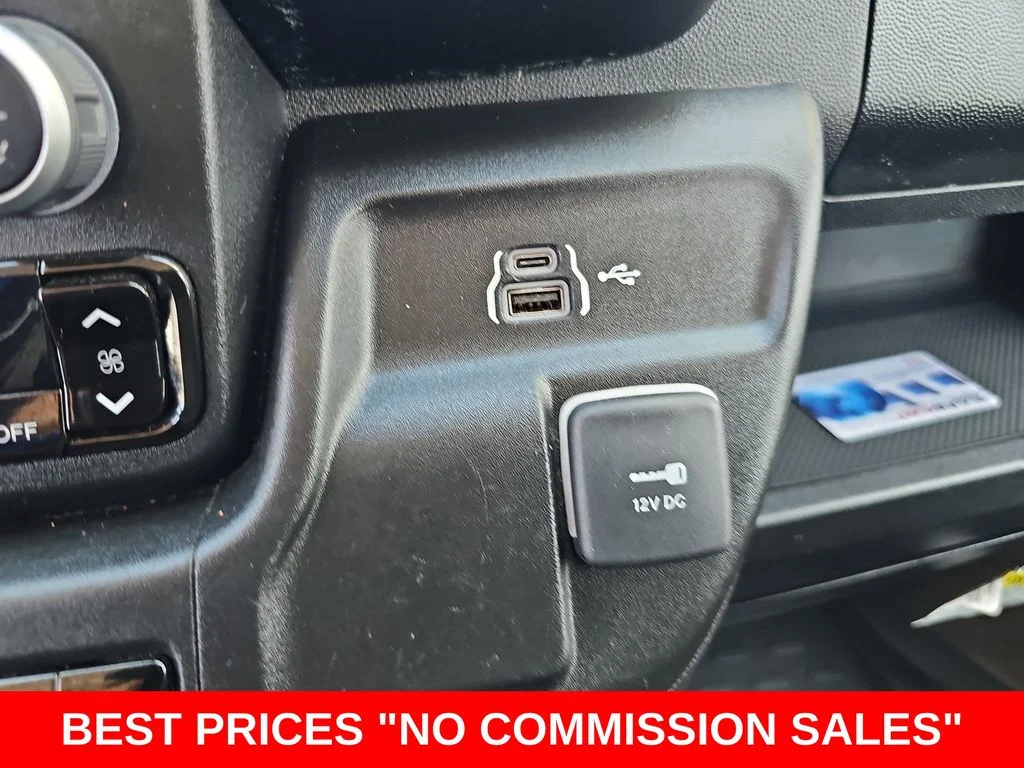 Used 2025 White Ram Base image 24