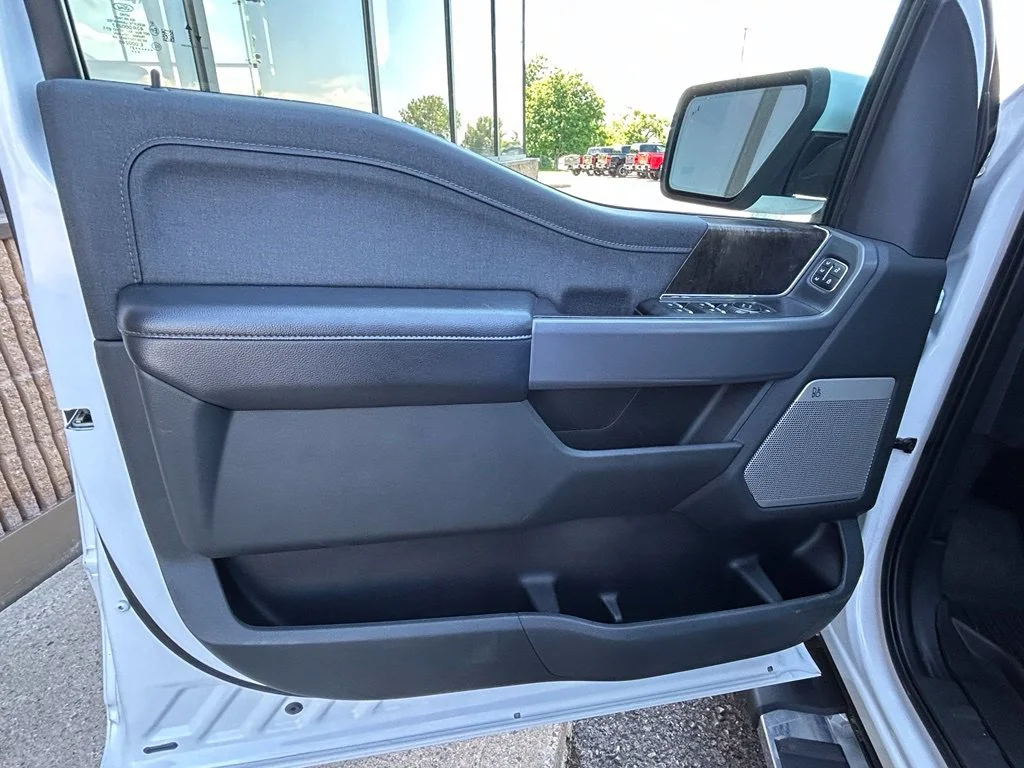 Used 2021 White Ford Lariat image 22