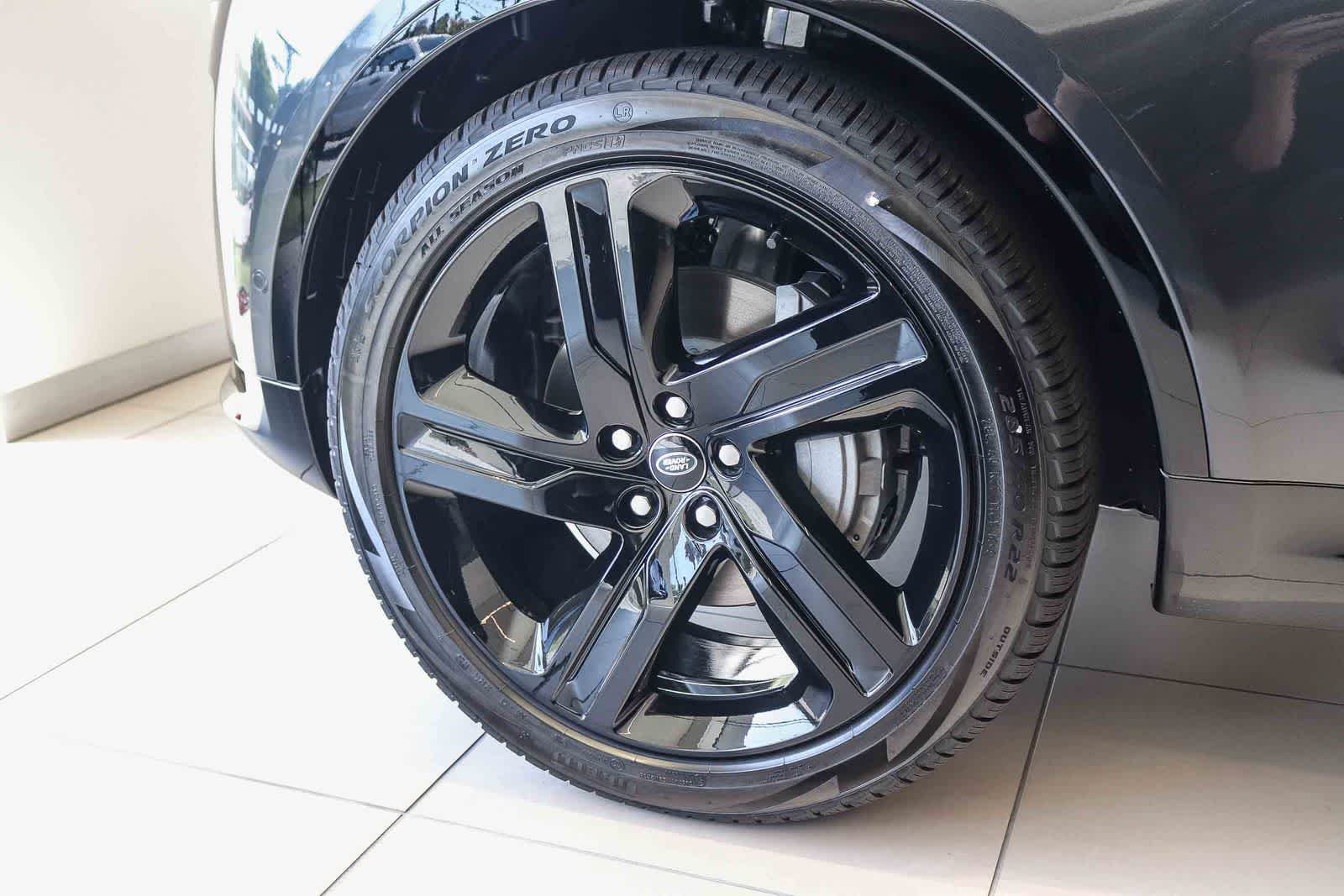 New 2026 Carpathian Grey Land Rover Dynamic SE image 7