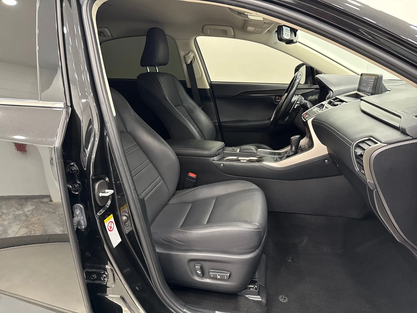 Used 2019 Caviar Lexus 300 FWD image 45