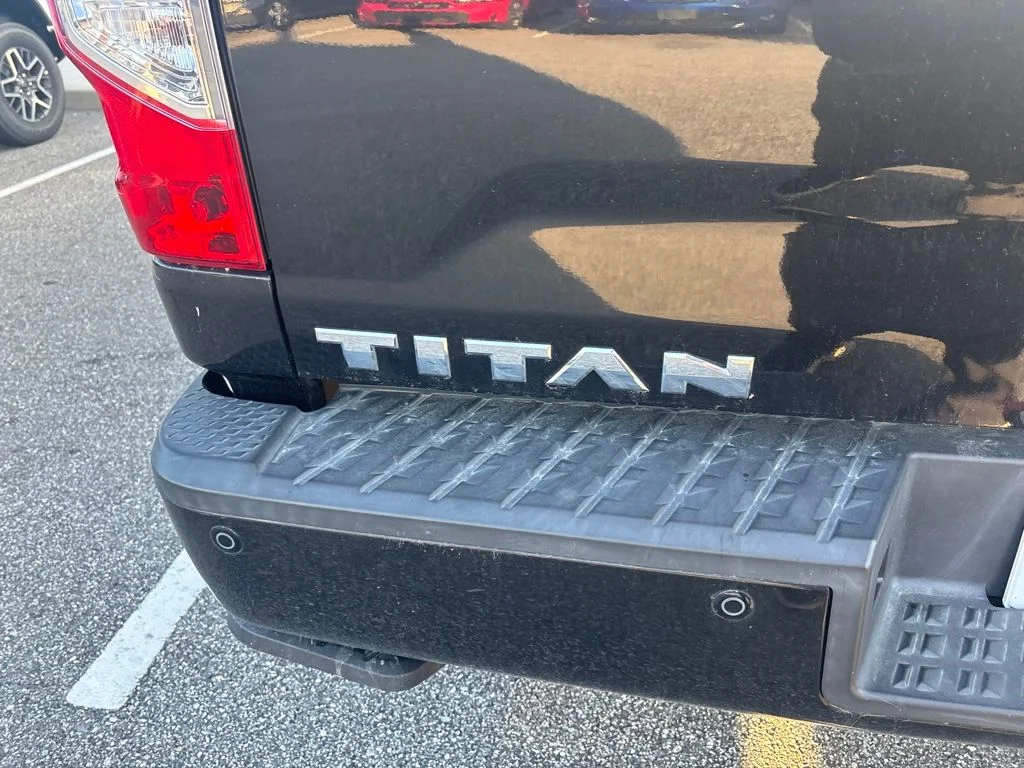 Used 2018 Black Nissan PRO-4X image 11