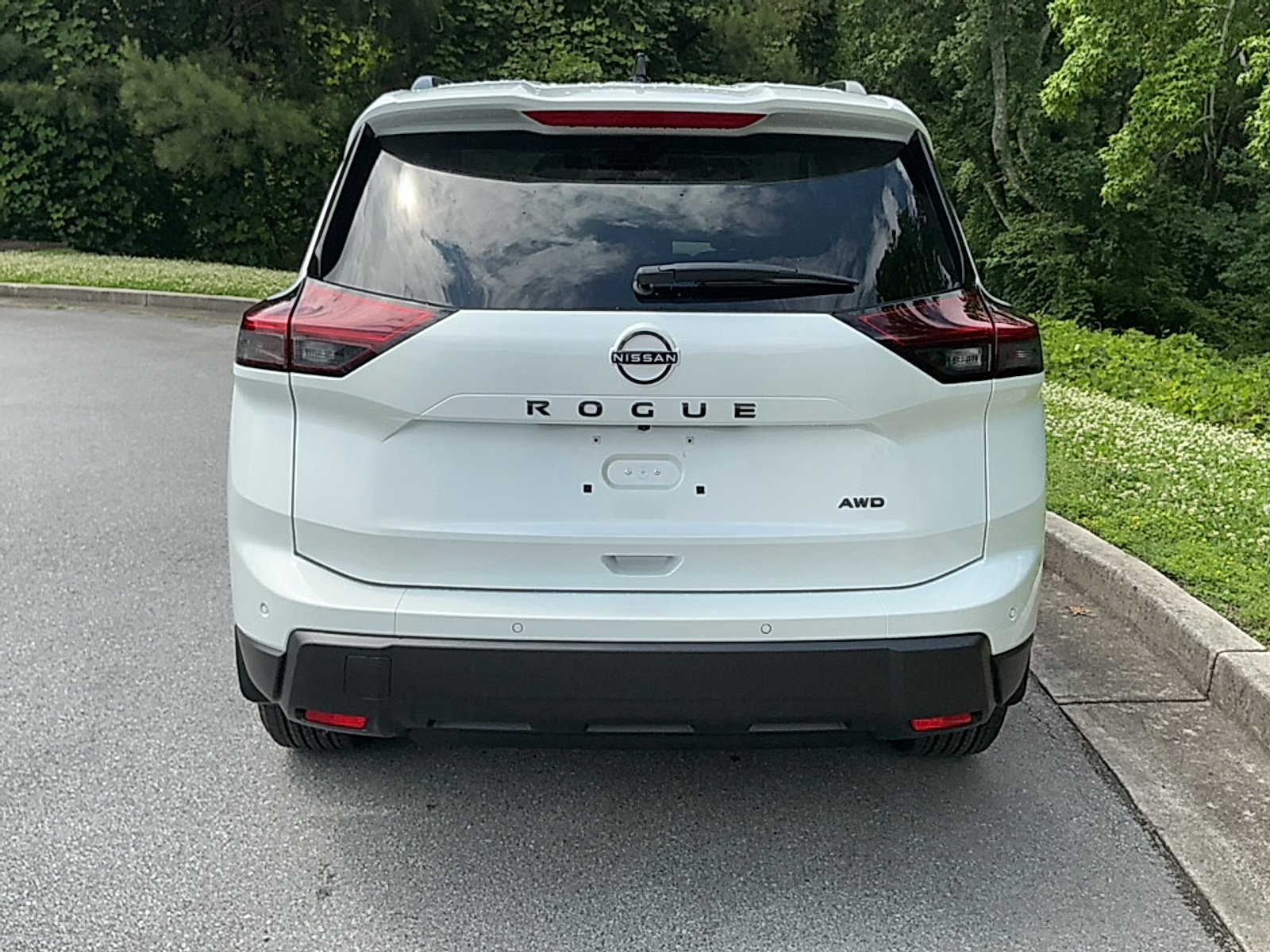 New 2026 Everest White Pearl Tricoat Nissan Dark Armor image 16